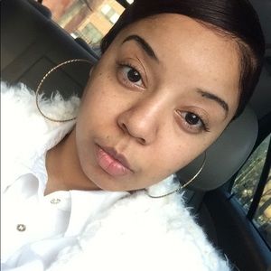 Meet your Posher, Lizzet